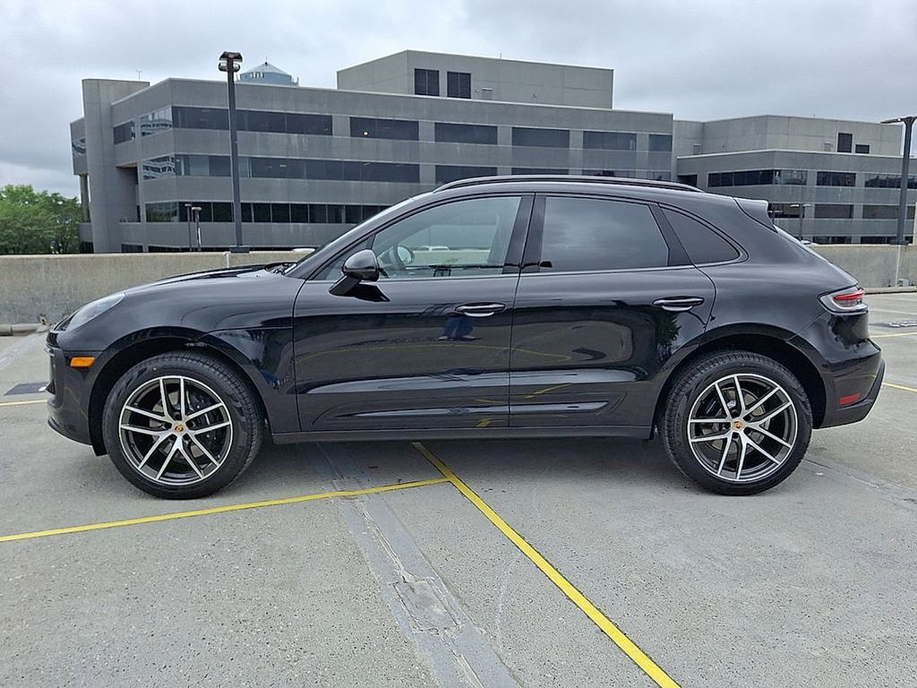 Thumbnail: 2025 Porsche Macan - 2