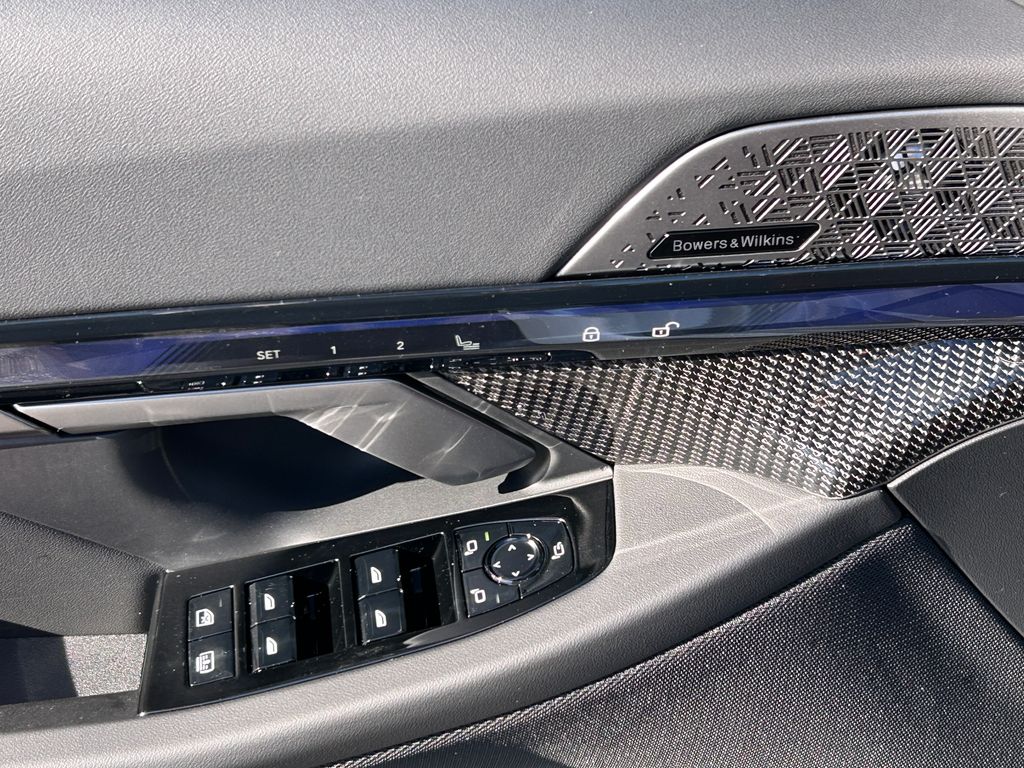 Thumbnail: 2026 BMW M5 - 12