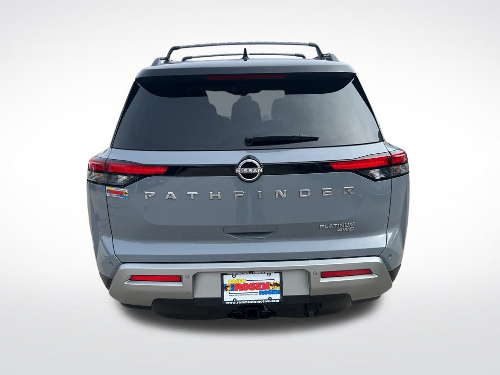 2023 Nissan Pathfinder Platinum photo
