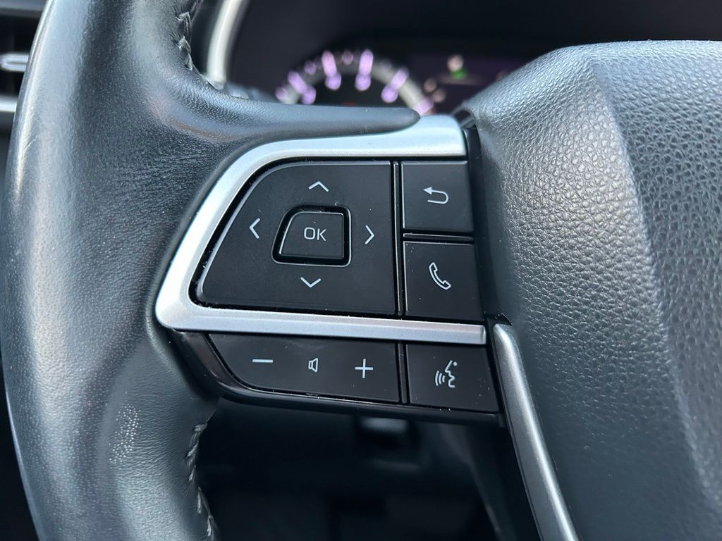 Thumbnail: 2022 Toyota Highlander - 21
