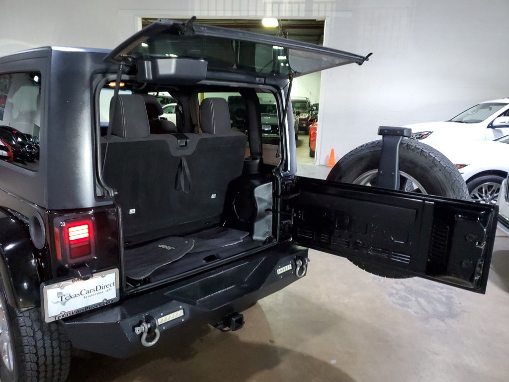 2013 Jeep Wrangler Sahara 39