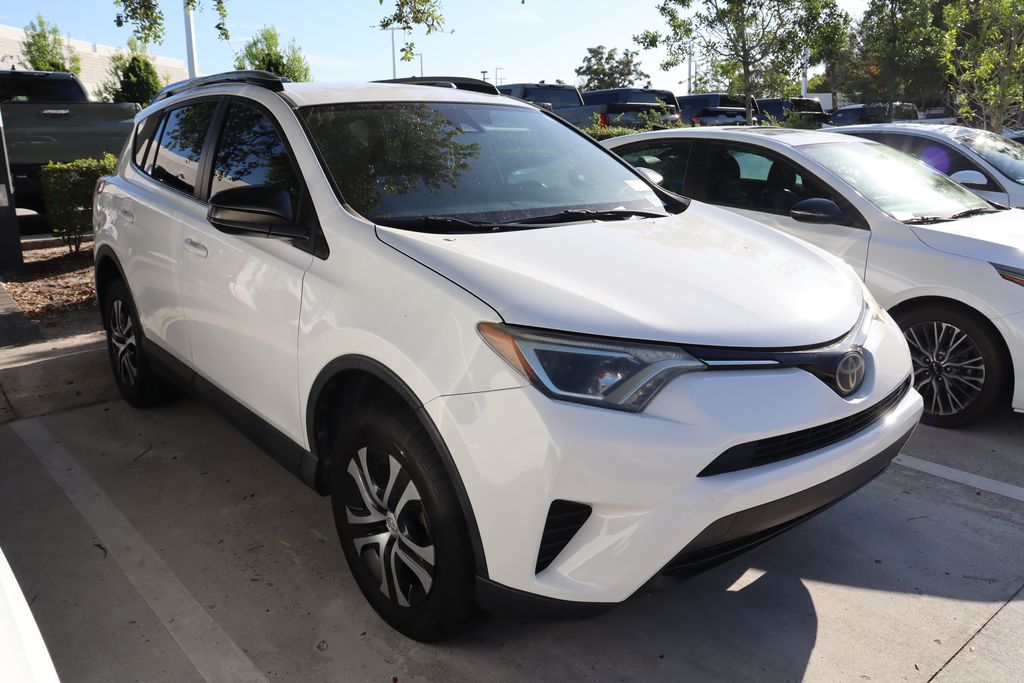 Thumbnail: 2018 Toyota RAV4 - 6