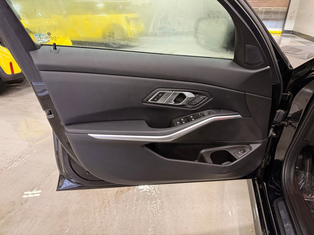 Thumbnail: 2023 BMW 3 Series - 10