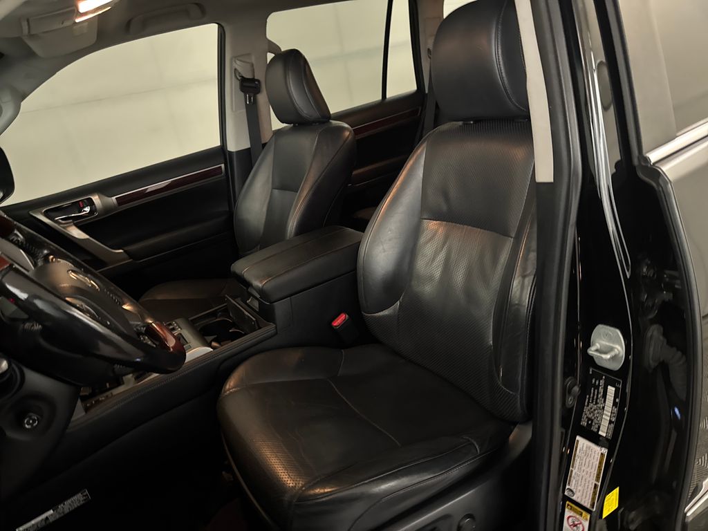 Used 2016 Black Lexus 460 Luxury image 19