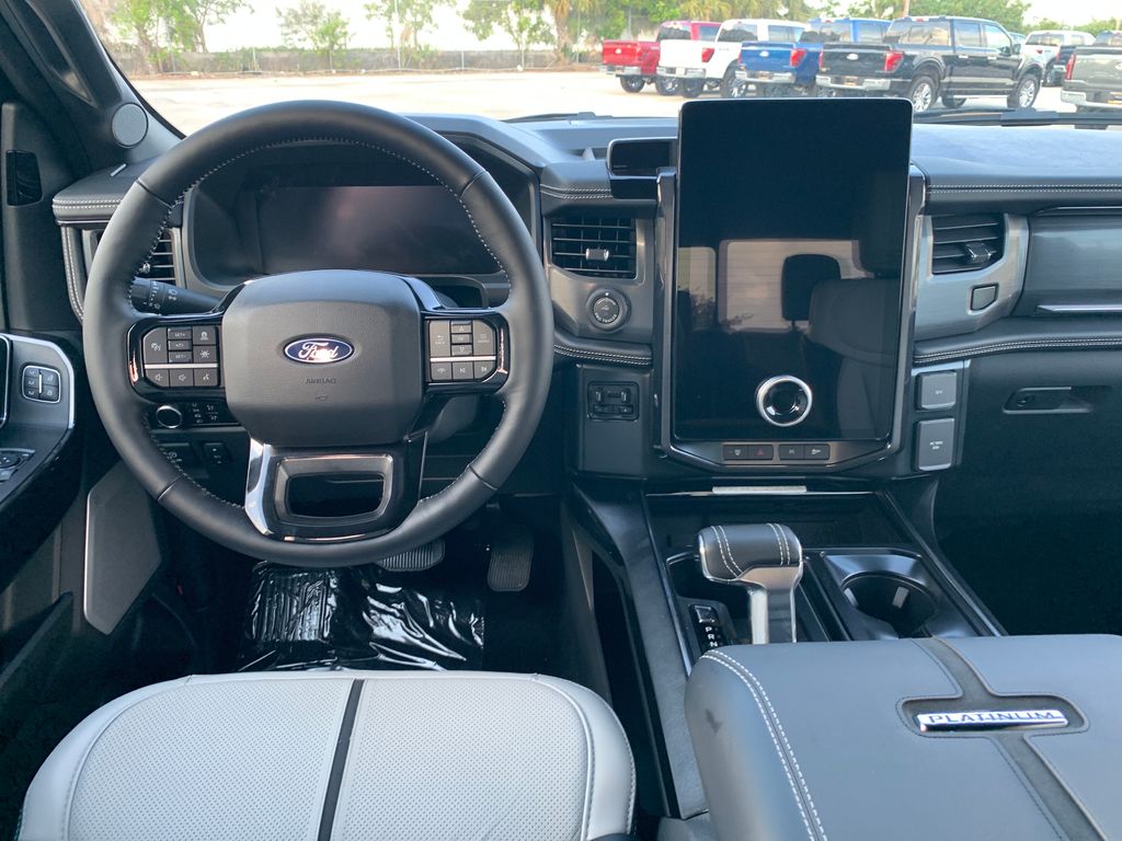 2025 Ford F-150 Lightning Platinum photo 4