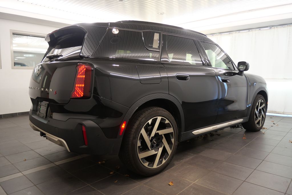 2025 MINI Cooper Countryman Base 6