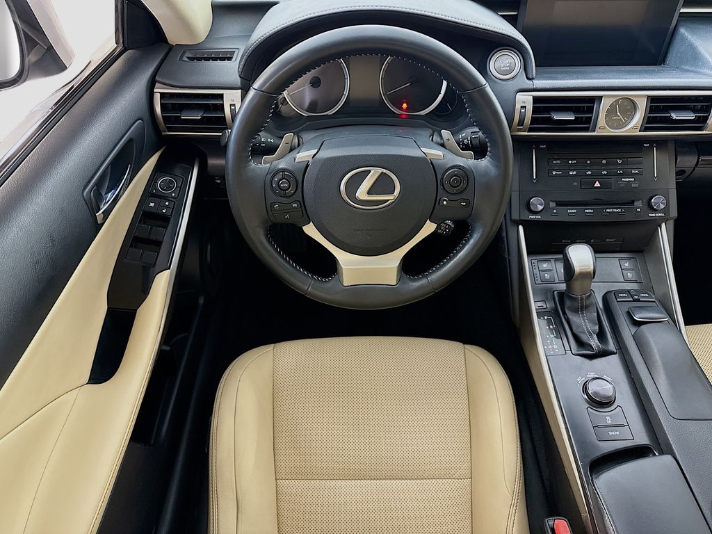 Thumbnail: 2014 Lexus IS - 10