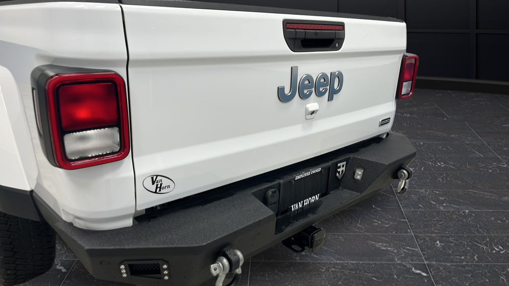 Used 2022 Bright White Clearcoat Jeep Overland image 38