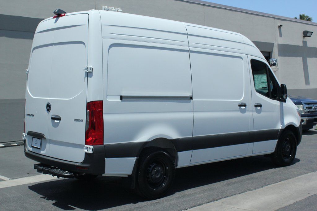 Thumbnail: 2025 Mercedes-Benz Sprinter - 2