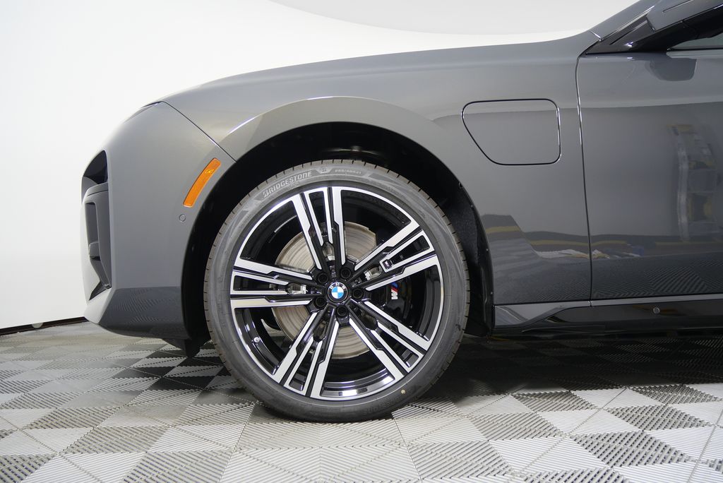 Thumbnail: 2026 BMW 7 Series - 7