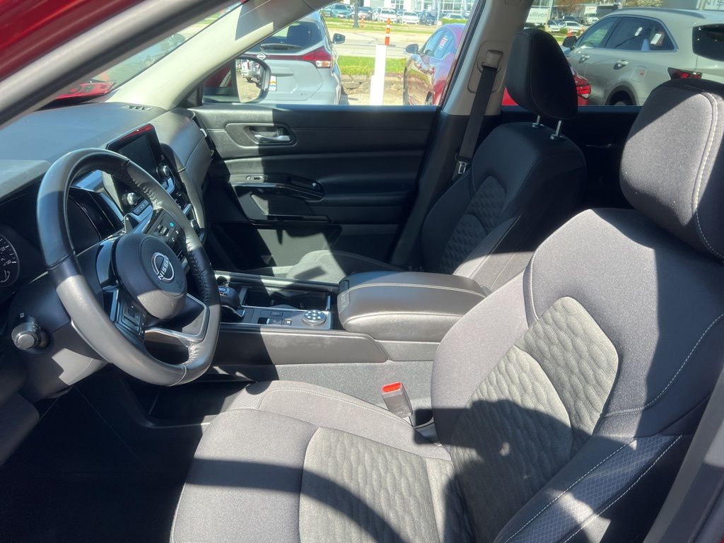 2022 Nissan Pathfinder SV photo