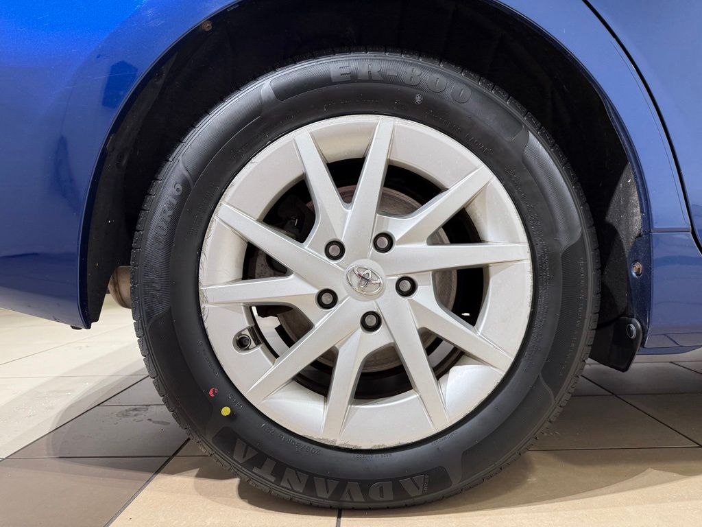 Thumbnail: 2012 Toyota Prius v - 9