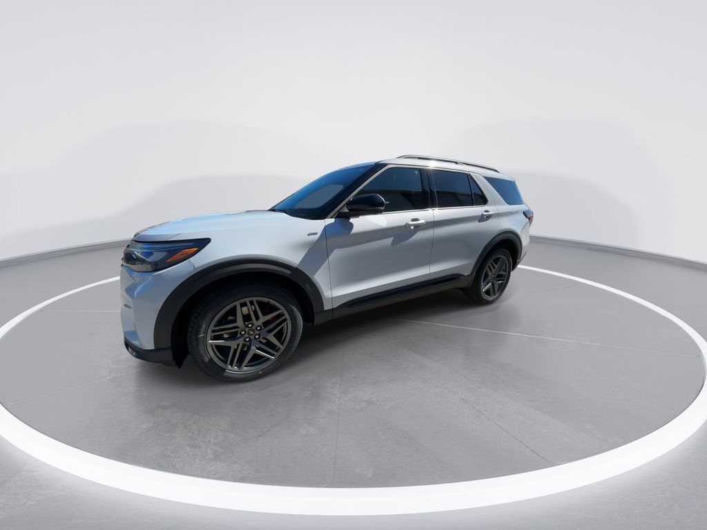 New 2026 Space White Metallic Ford ST-Line image 4