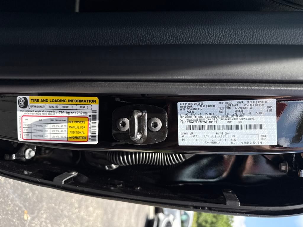 2025 Ford F-150 Lightning Lariat photo 26