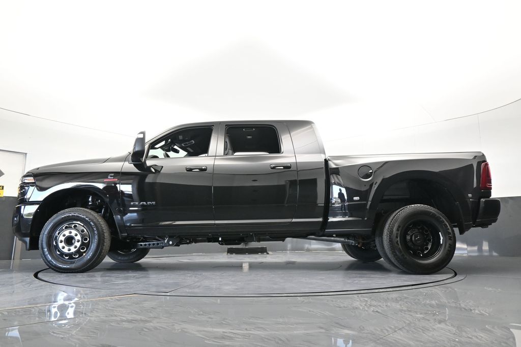 New 2026 Diamond Black Crystal Pearlcoat Ram Laramie image 64