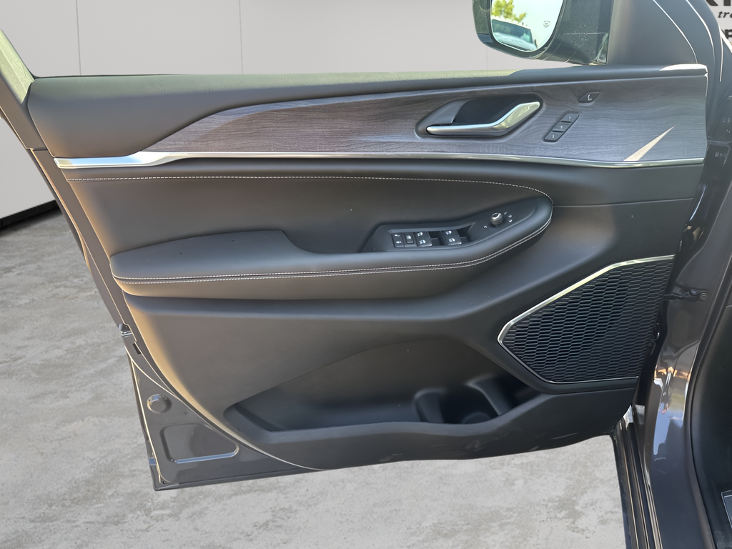 New Car 2025 Jeep Grand Cherokee L  Overland For Sale Under $60,000 In Austin, Texas