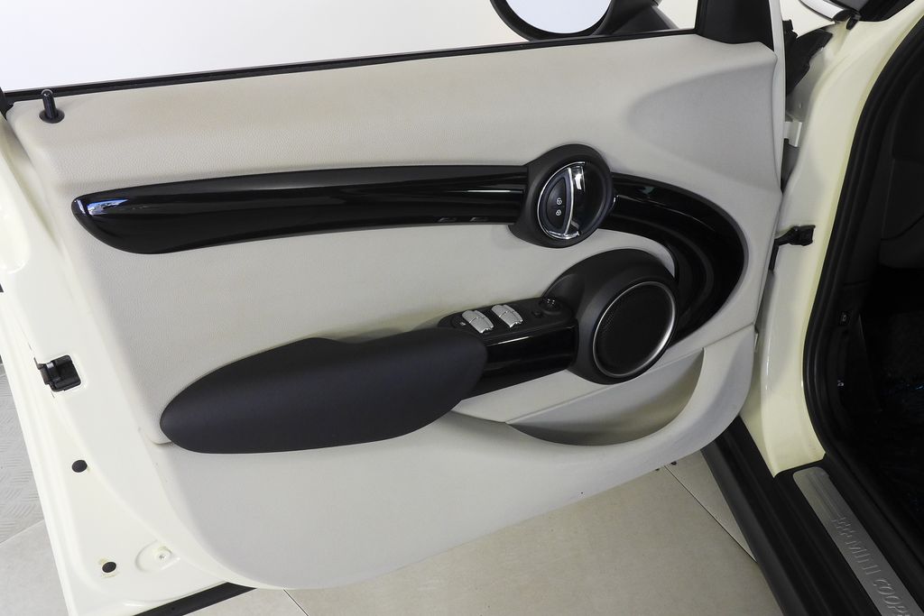 Thumbnail: 2015 MINI Cooper - 11
