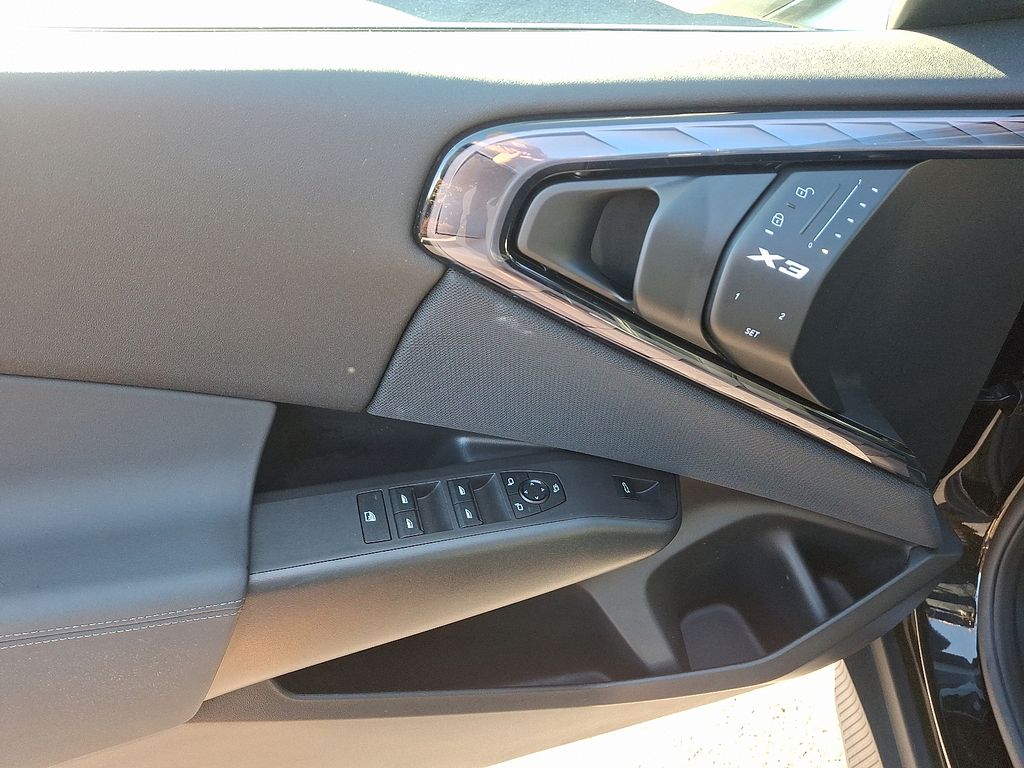 Thumbnail: 2025 BMW X3 - 13