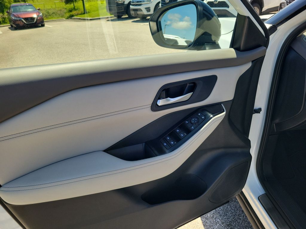 2026 Everest White Pearl Tricoat Nissan Rogue Dark Armor FWD SUV