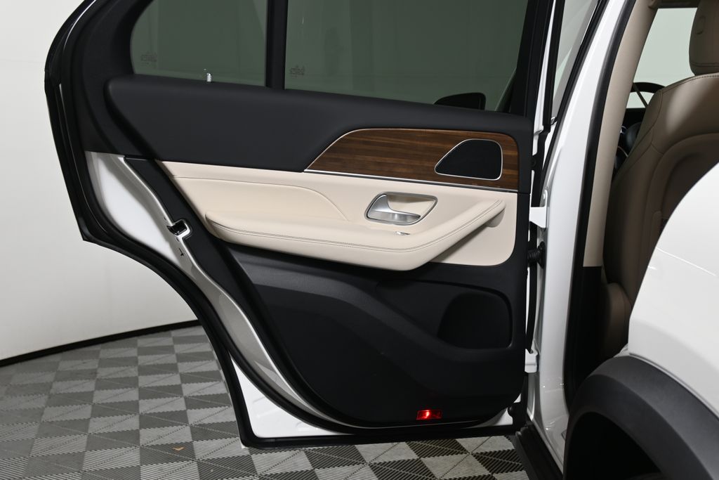 Thumbnail: 2025 Mercedes-Benz GLE - 32