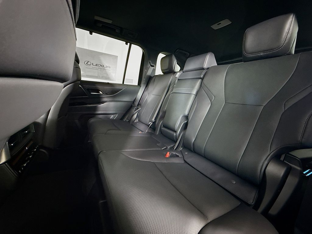 2025 Lexus LX 600 17