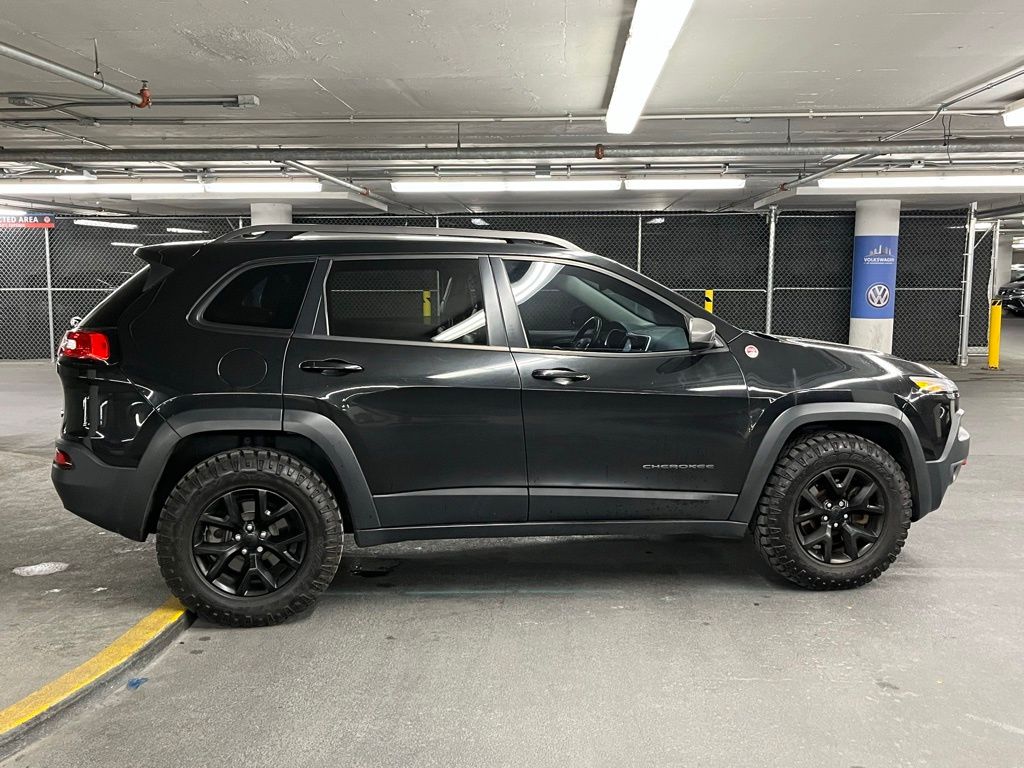 2015 Jeep Cherokee Trailhawk 35