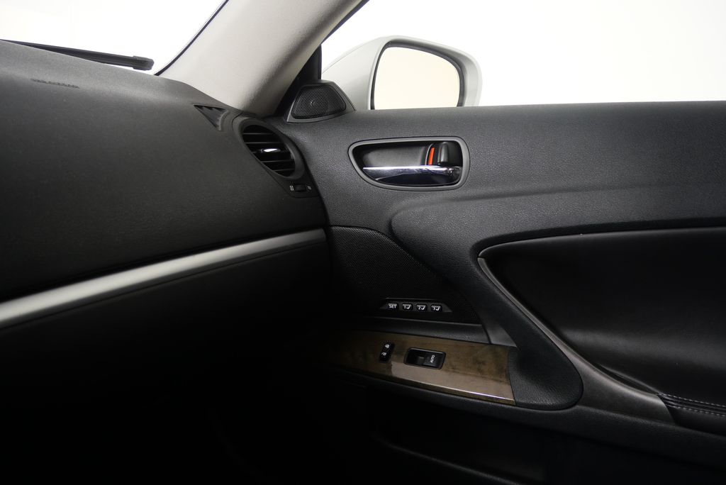 2011 Lexus IS 250 23