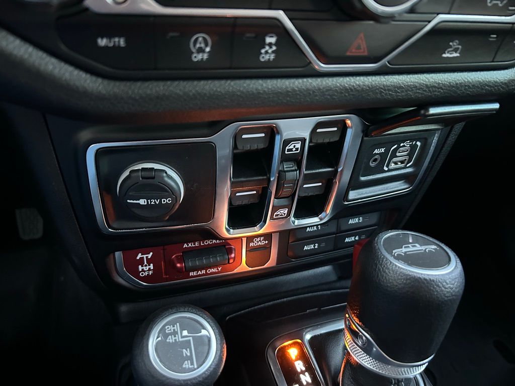 Thumbnail: 2024 Jeep Gladiator - 24