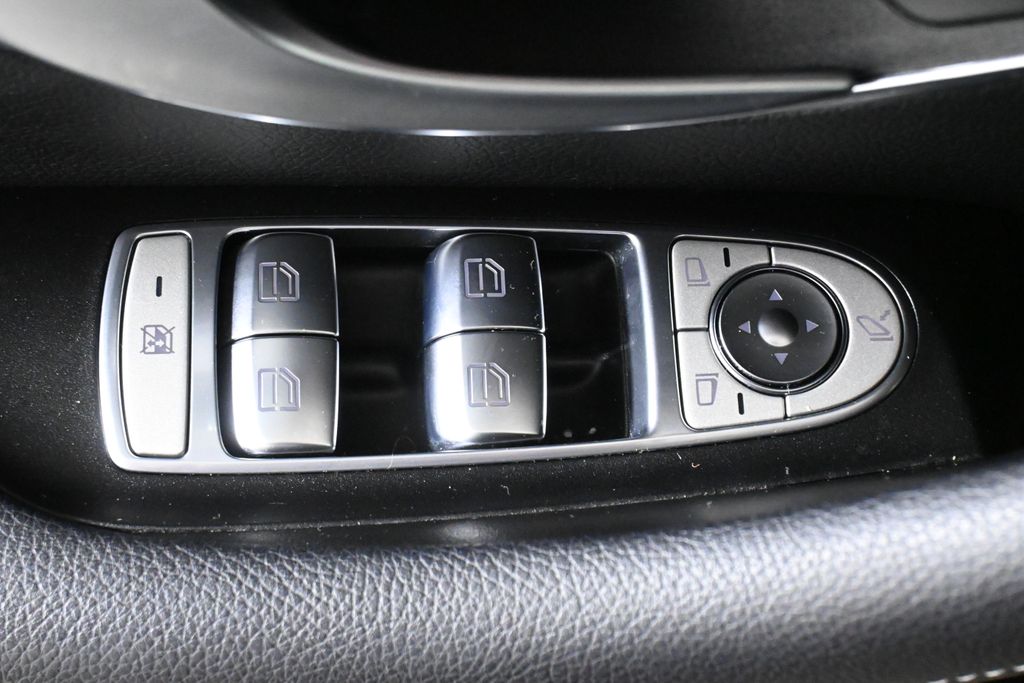 Thumbnail: 2020 Mercedes-Benz E-Class - 29