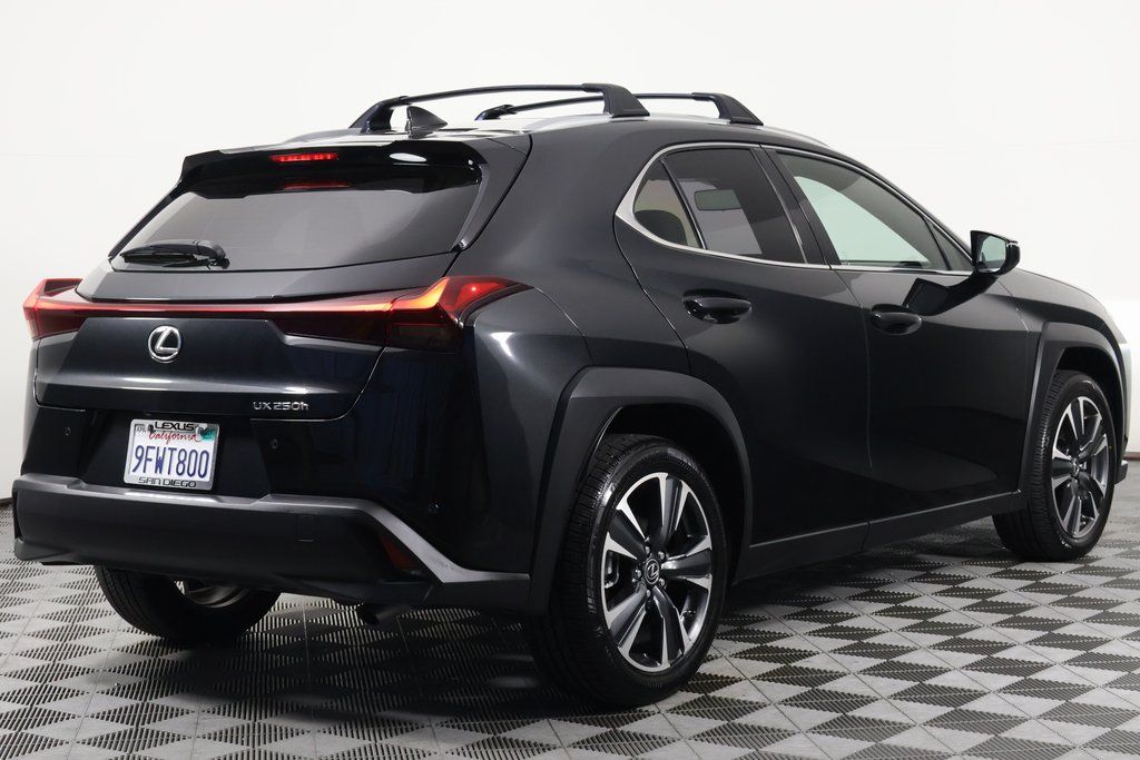 Thumbnail: 2023 Lexus UX - 4