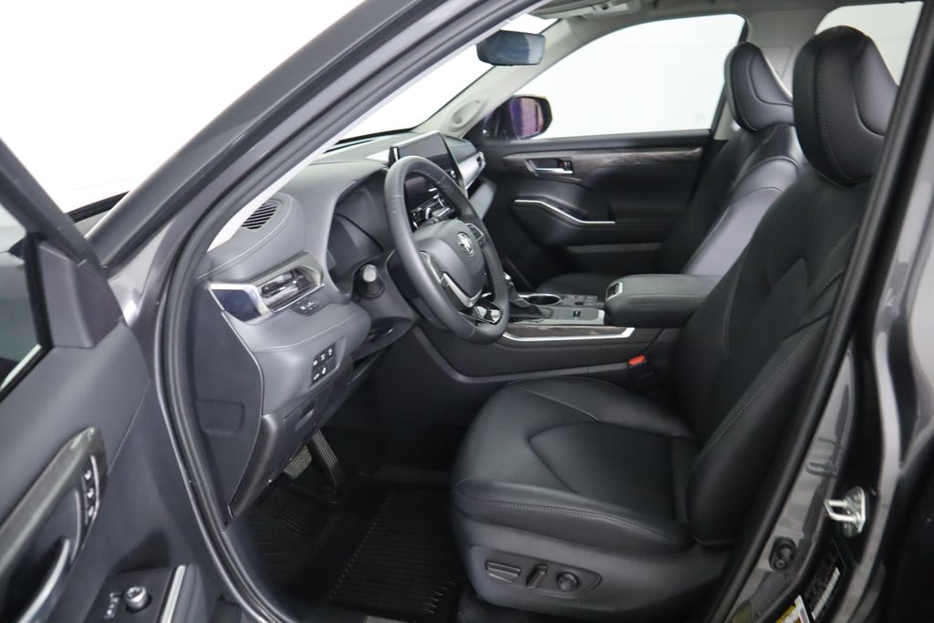 2024 Toyota Highlander Limited 19