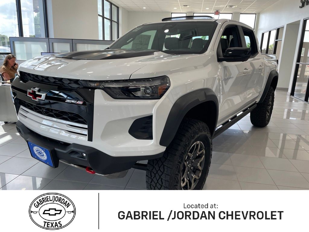 Summit White 2026 Chevrolet Colorado Pickup Truck Four-Wheel Drive 8-Speed Automatic