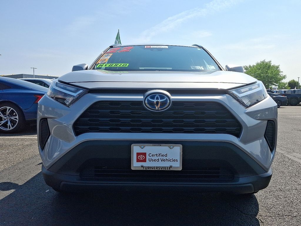 2022 Toyota RAV4 XLE 2
