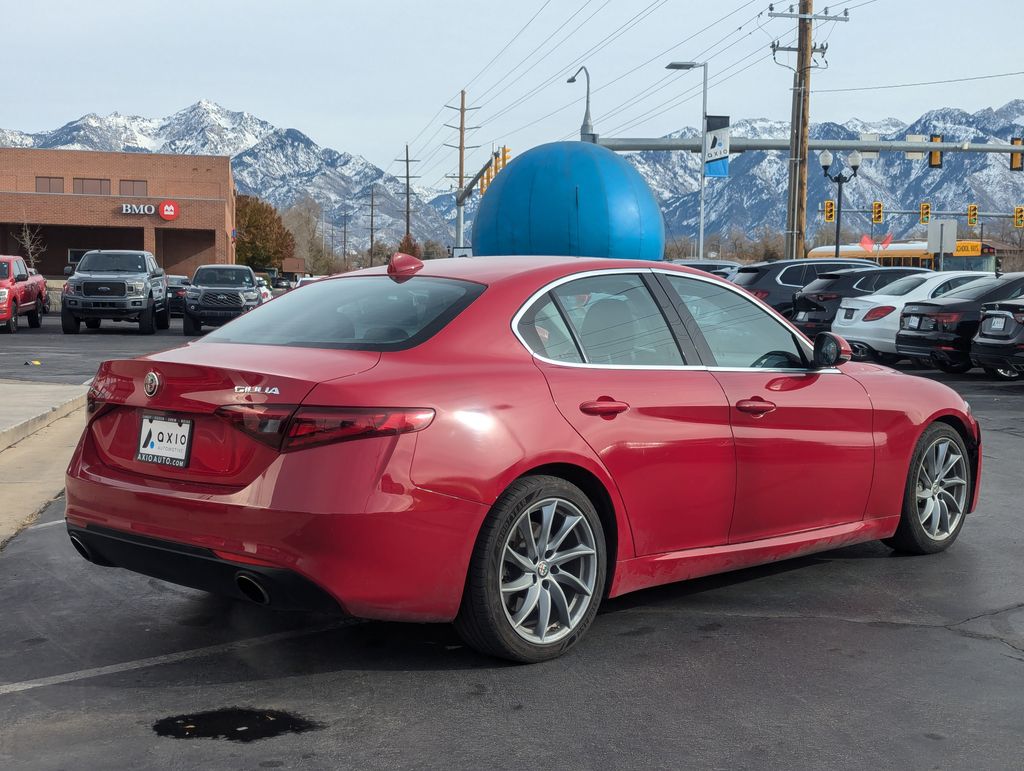 2018 Alfa Romeo Giulia Base 4