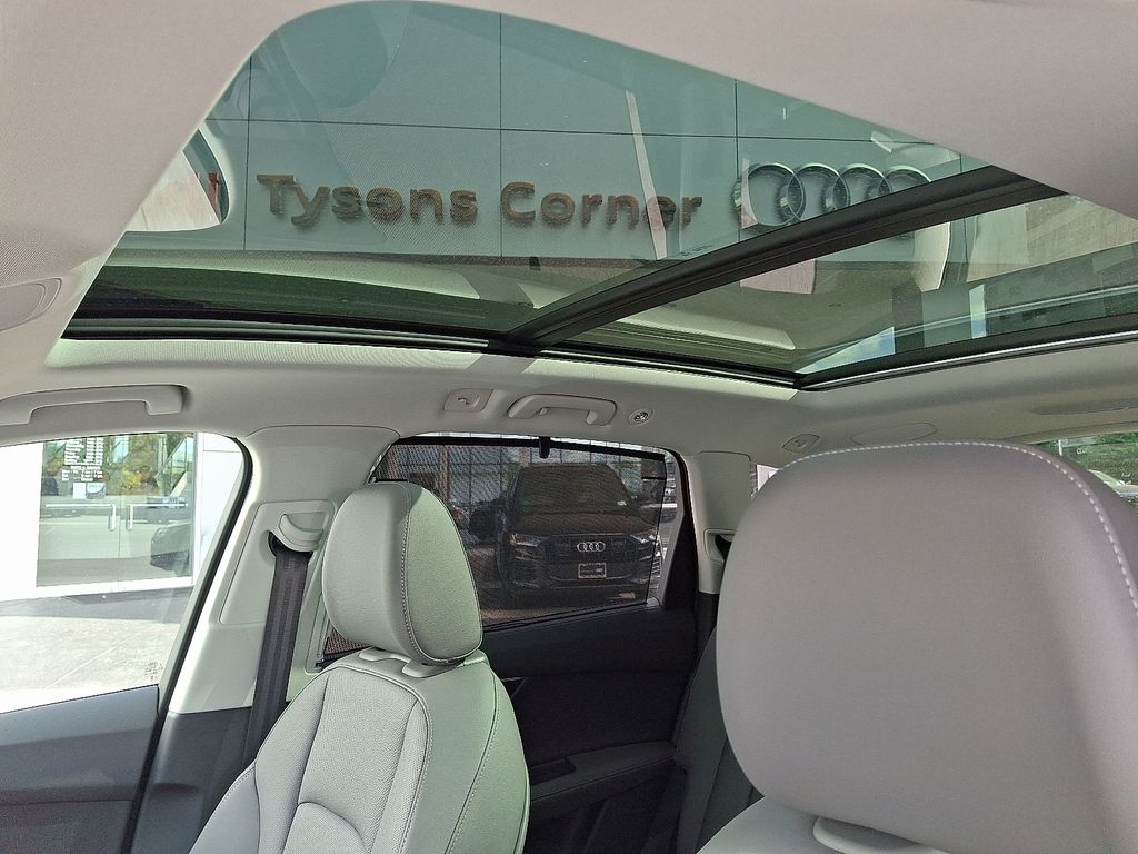 Thumbnail: 2025 Audi Q7 - 11