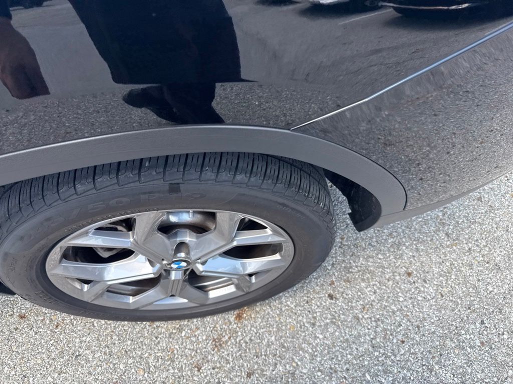Used 2022 Black BMW xDrive30i image 9