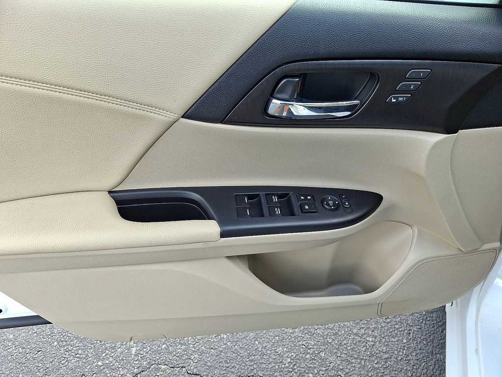 Thumbnail: 2015 Honda Accord - 13
