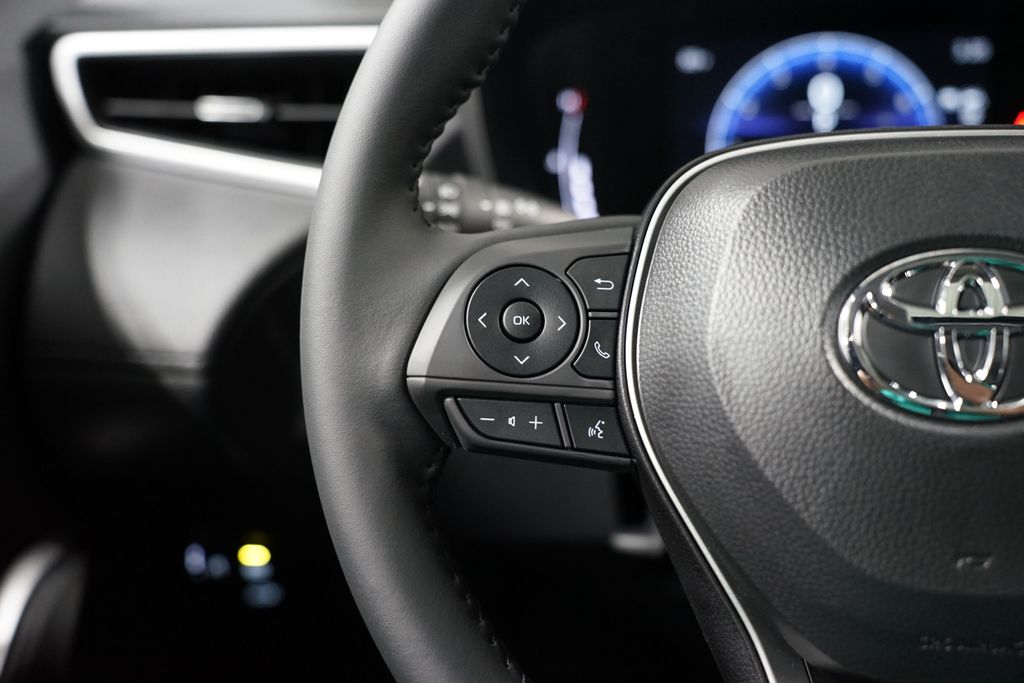 2025 Toyota Corolla Cross XLE 14