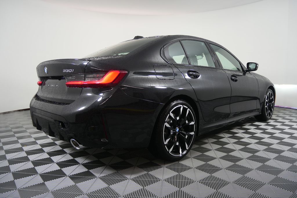 Thumbnail: 2026 BMW 3 Series - 3