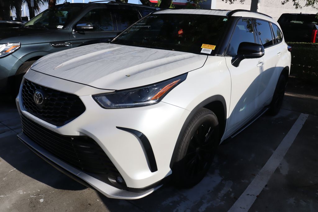 Thumbnail: 2023 Toyota Highlander - 2