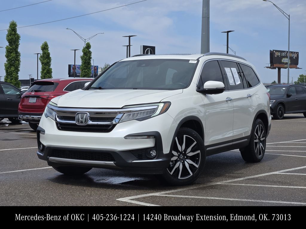 White Diamond Pearl 2019 Honda Pilot Touring FWD with Rear Captain's Chairs SUV / Crossover Front-Wheel Drive 9-Speed Automatic
