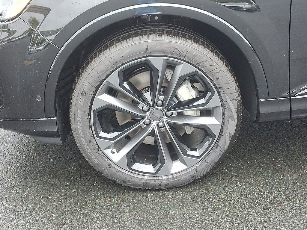 Thumbnail: 2026 Audi Q7 - 5