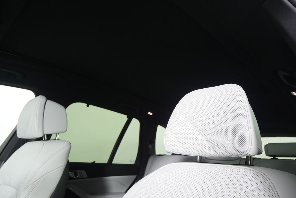 Thumbnail: 2026 BMW X5 - 11