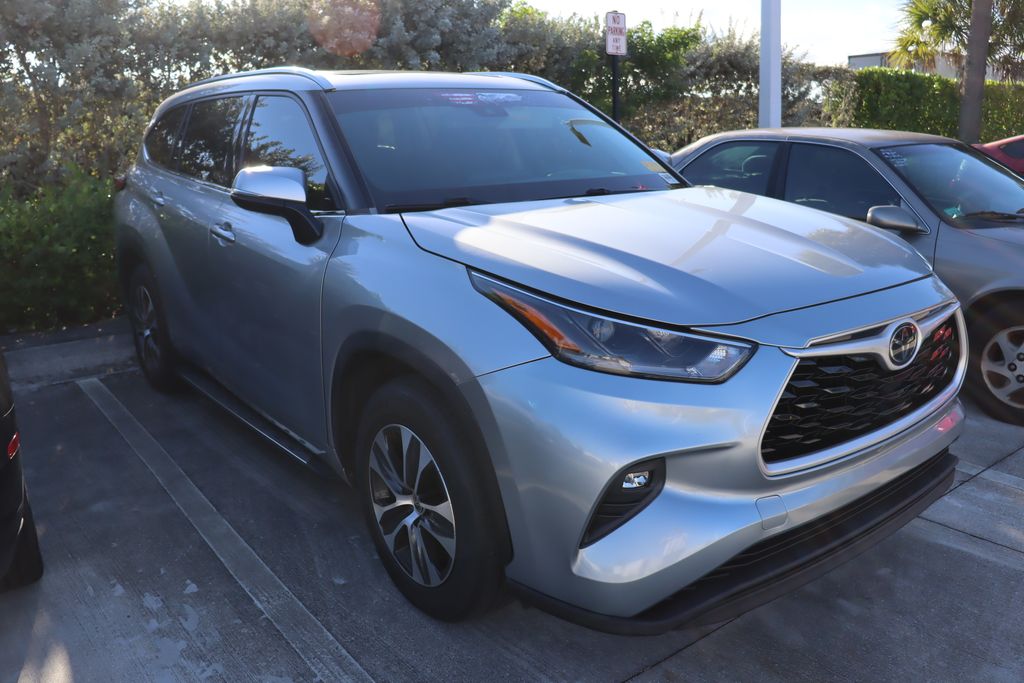 Thumbnail: 2021 Toyota Highlander - 6
