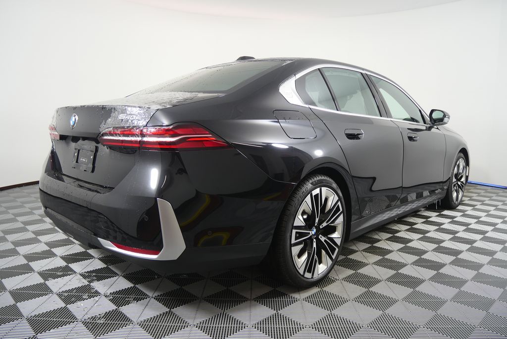 Thumbnail: 2025 BMW 5 Series - 3