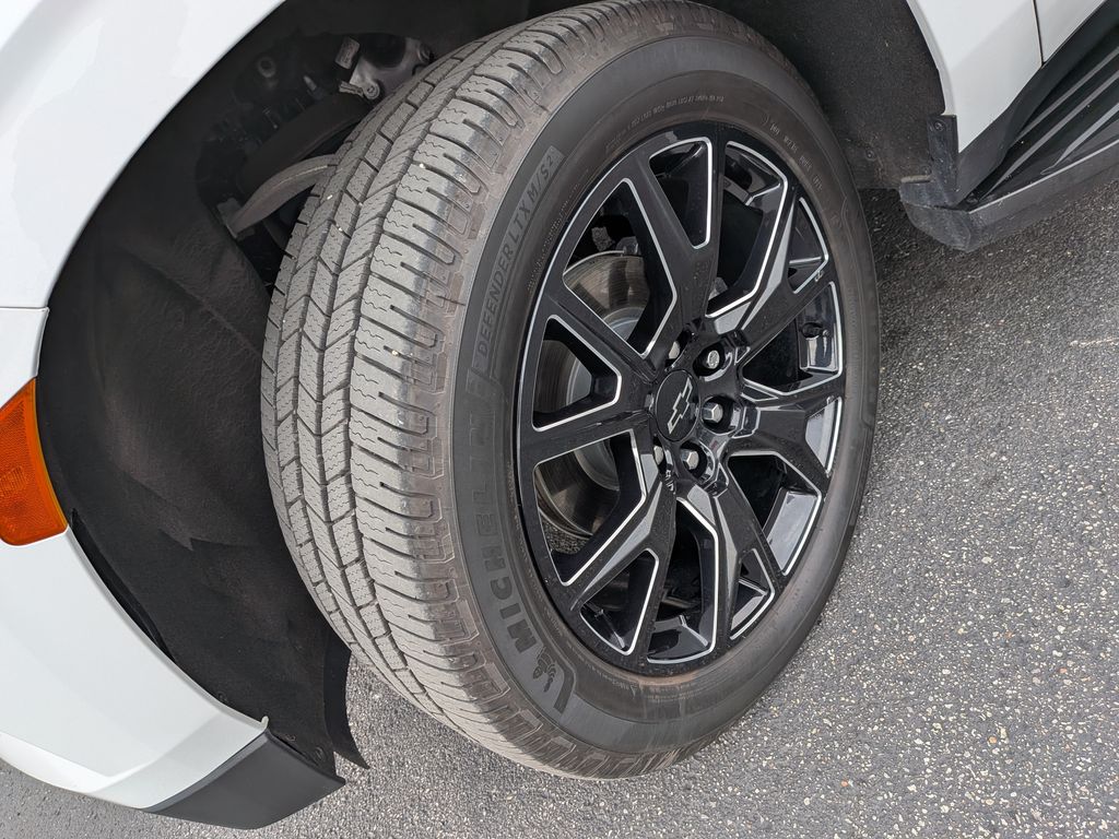 Used 2023 White Chevrolet RST image 8