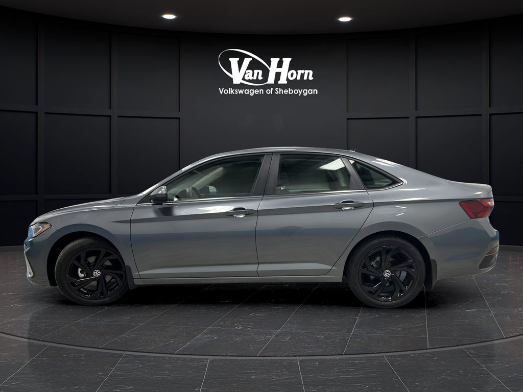 Used 2025 Platinum Gray Metallic Volkswagen 1.5T SE image 4