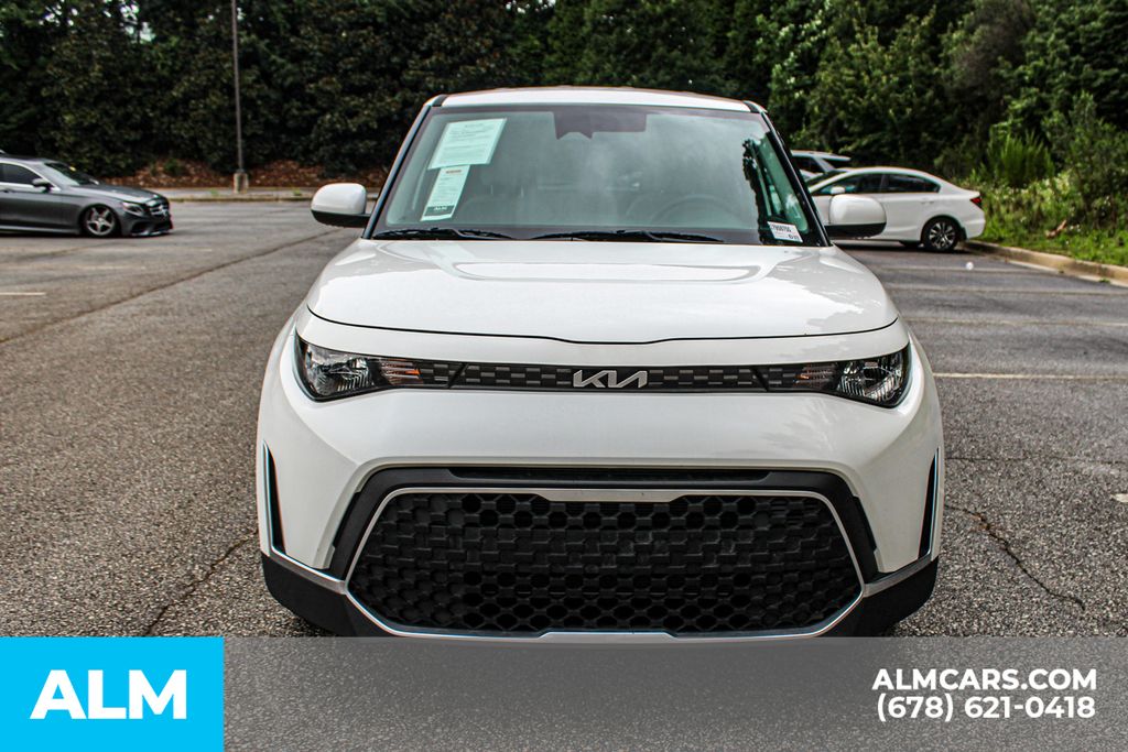 Used 2025 White Kia LX image 9