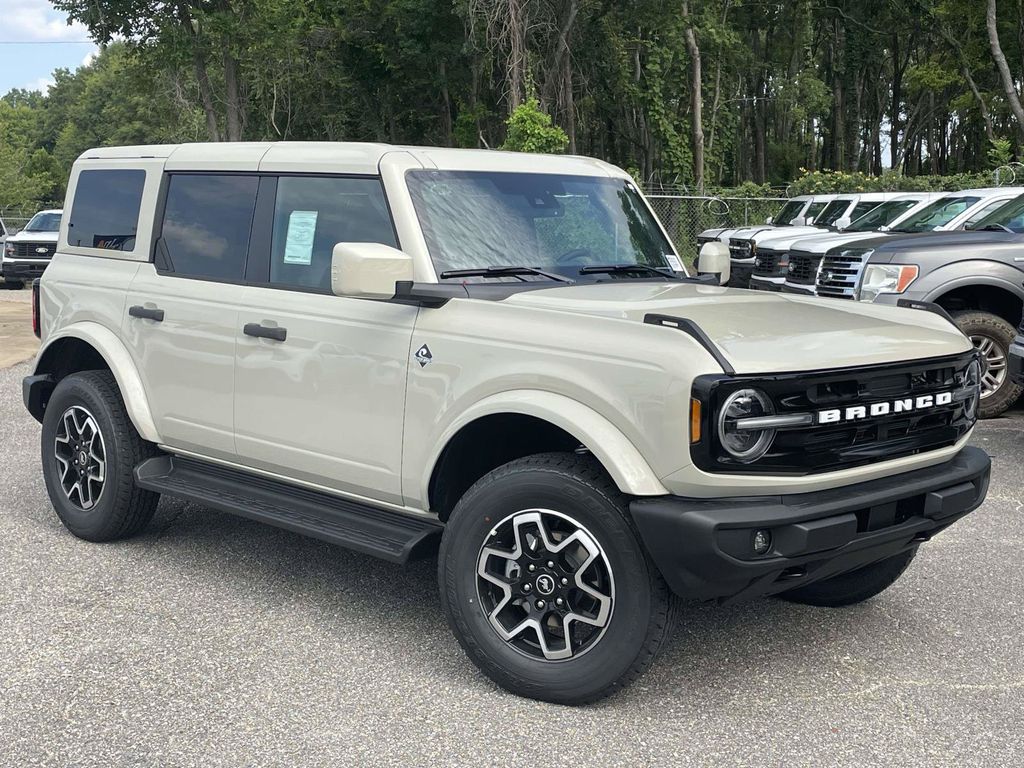 Desert Sand 2026 Ford Bronco SUV / Crossover Four-Wheel Drive Automatic