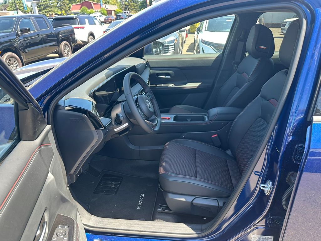2025 Nissan Kicks SR